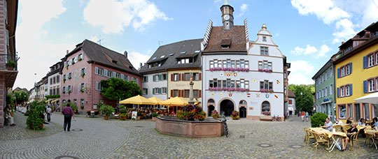 Rathaus und Marktplatz - Staufen im Breisgau