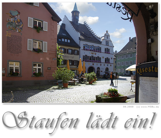 Rathaus und Marktplatz der Fauststadt Staufen im Breisgau.