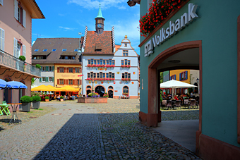 Marktplatz mit Rathaus Staufen im Breisgau