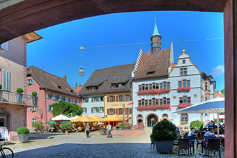 Marktplatz mit Rathaus Staufen im Breisgau
